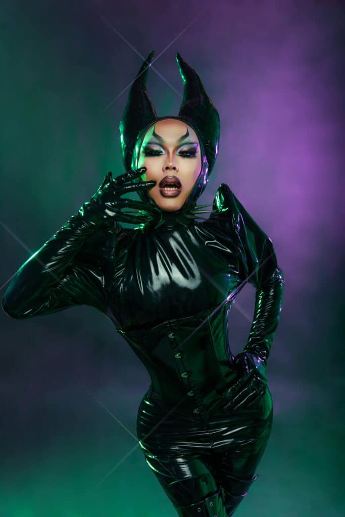 UneAutreVoix-Habiller-en-femme-Drag-Queen - Une Autre Voix Une drag-queen tout de cuir vêtue