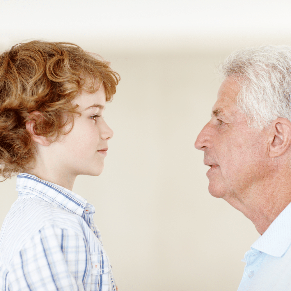 Un enfant regarde un vieux monsieur - Une Autre Voix Un enfant regarde un vieux monsieur